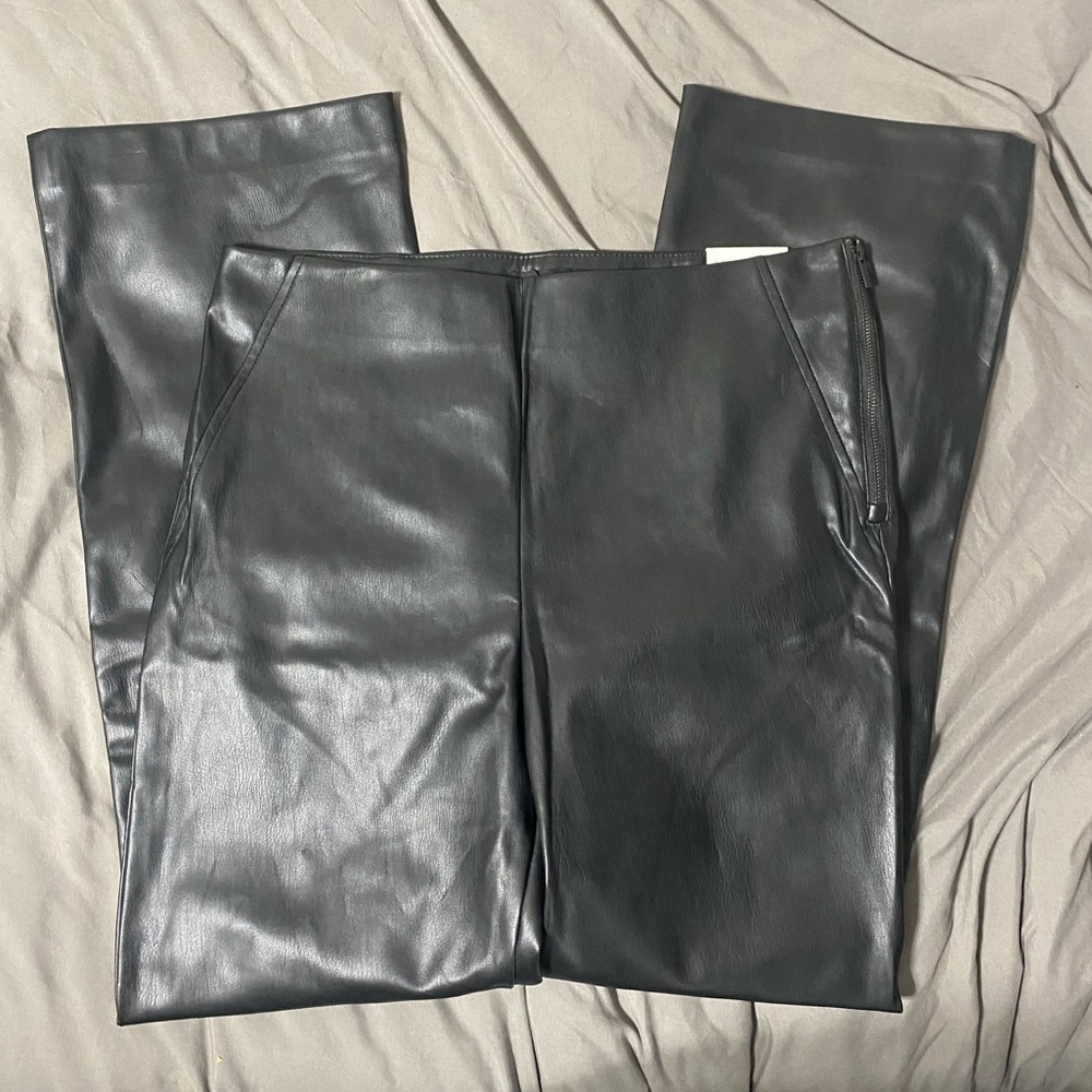 💥2 for $50!💥 FLASH SALE! NWT Faux leather Zara Leggings